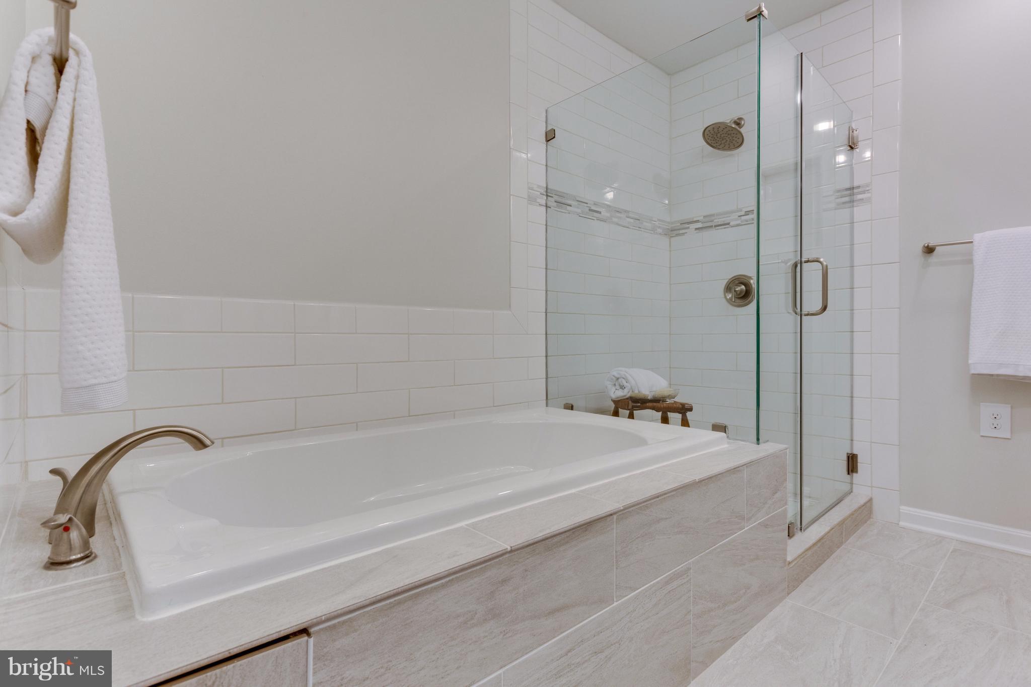 9101 Streamview Lane Vienna, VA 22182 - Photo 23 of 30 Bath (Master)