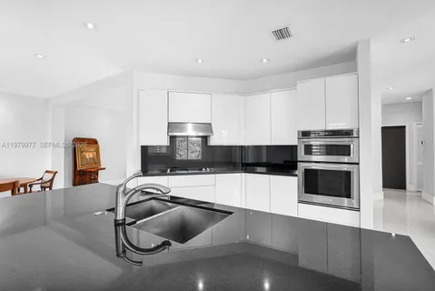 $950,000 | 9491 Northwest 45th Street, Doral, FL 33178