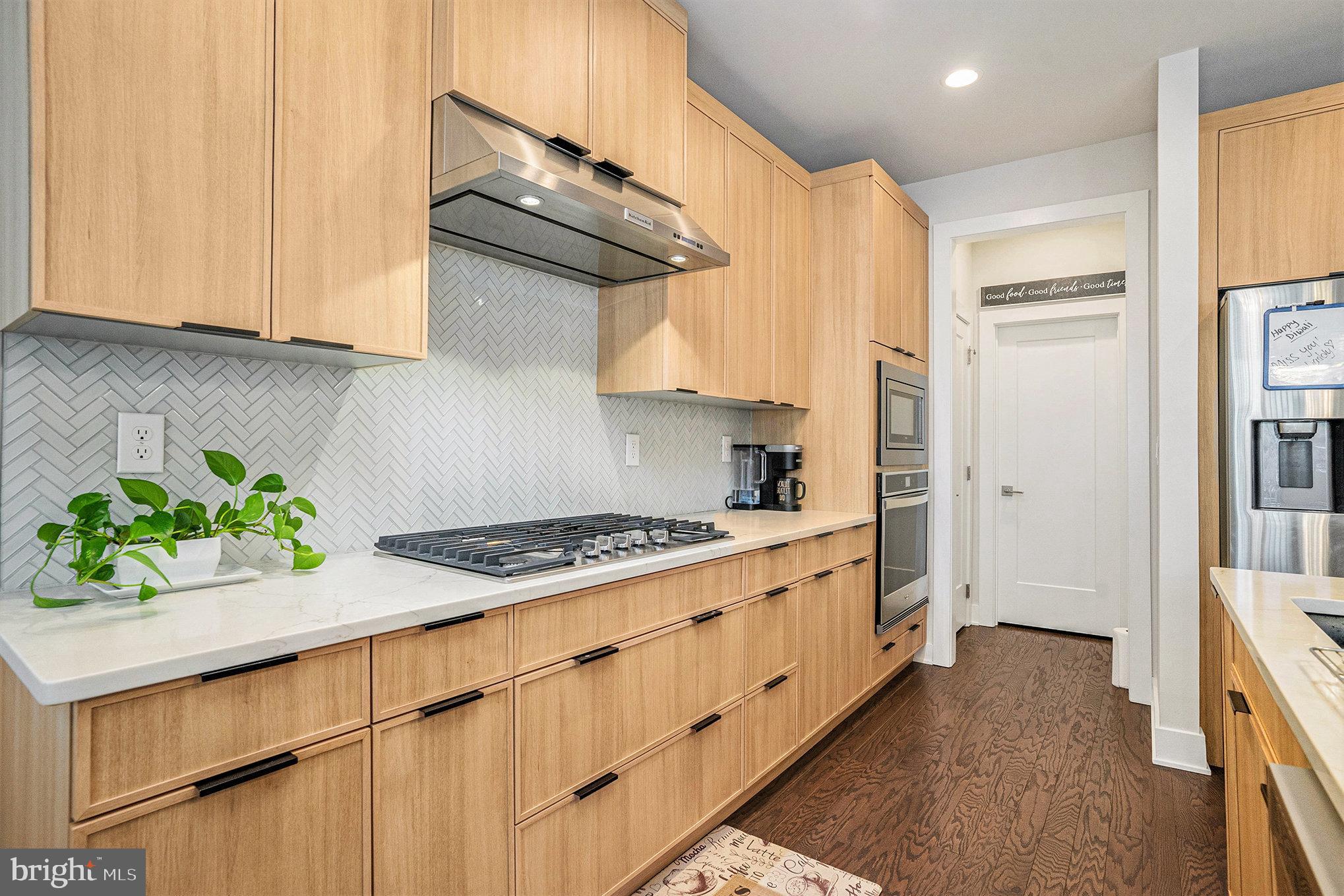 214 Iris Lane Chester Springs, PA 19425 - Photo 15 of 40 Kitchen