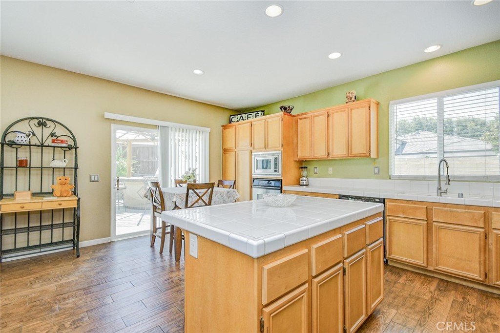 6174 Risingstar Drive Eastvale, CA 92880 - Photo 10 of 57