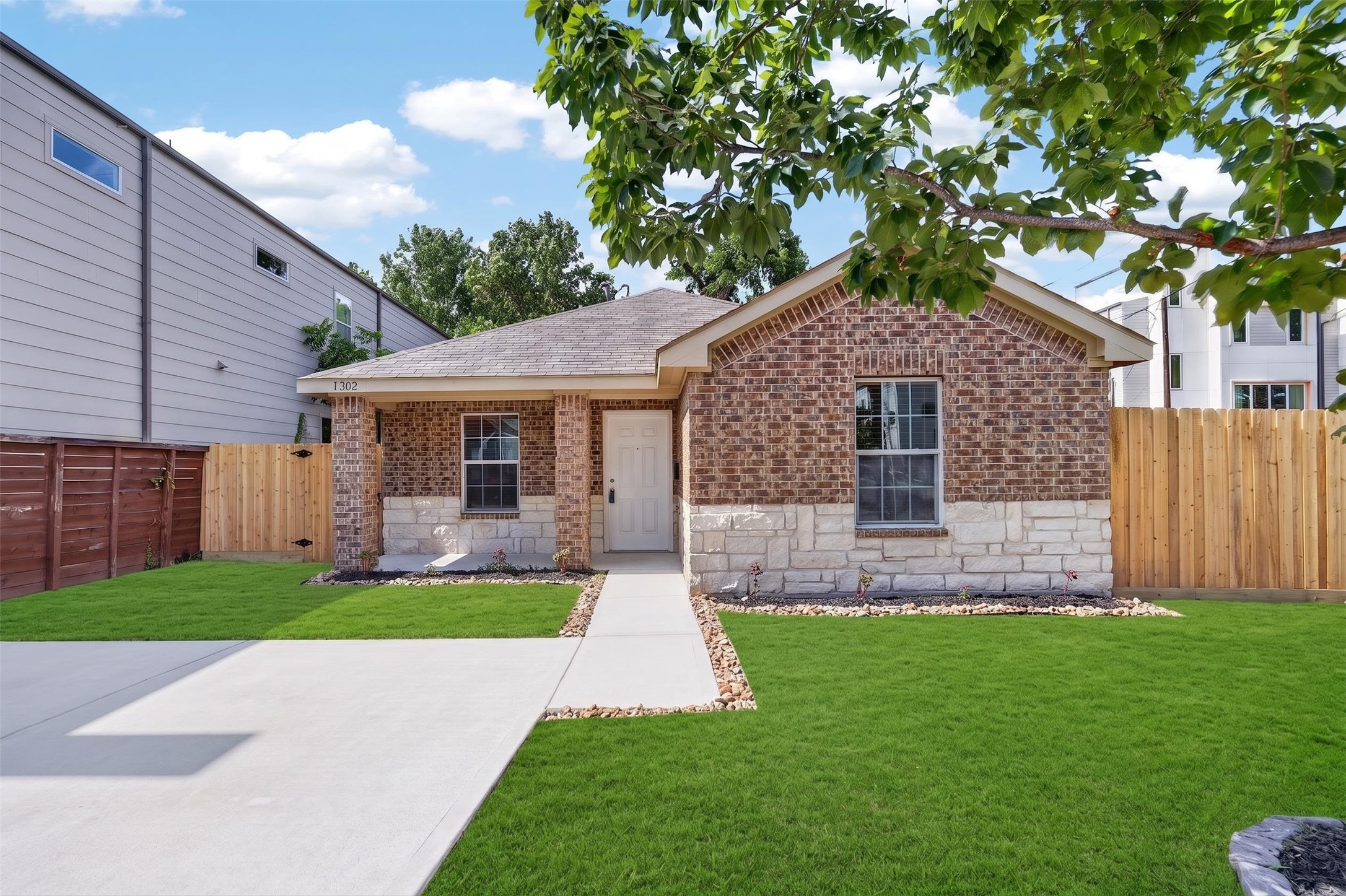 1302 Shearn Street Houston, TX 77007 - Photo 4 of 40