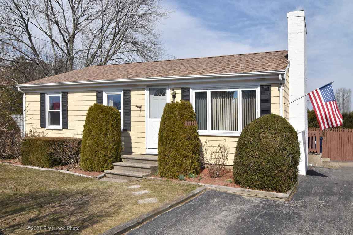 8 Ewing Road North Kingstown, RI 02852 - Photo 1 of 40 Gallery Image 1