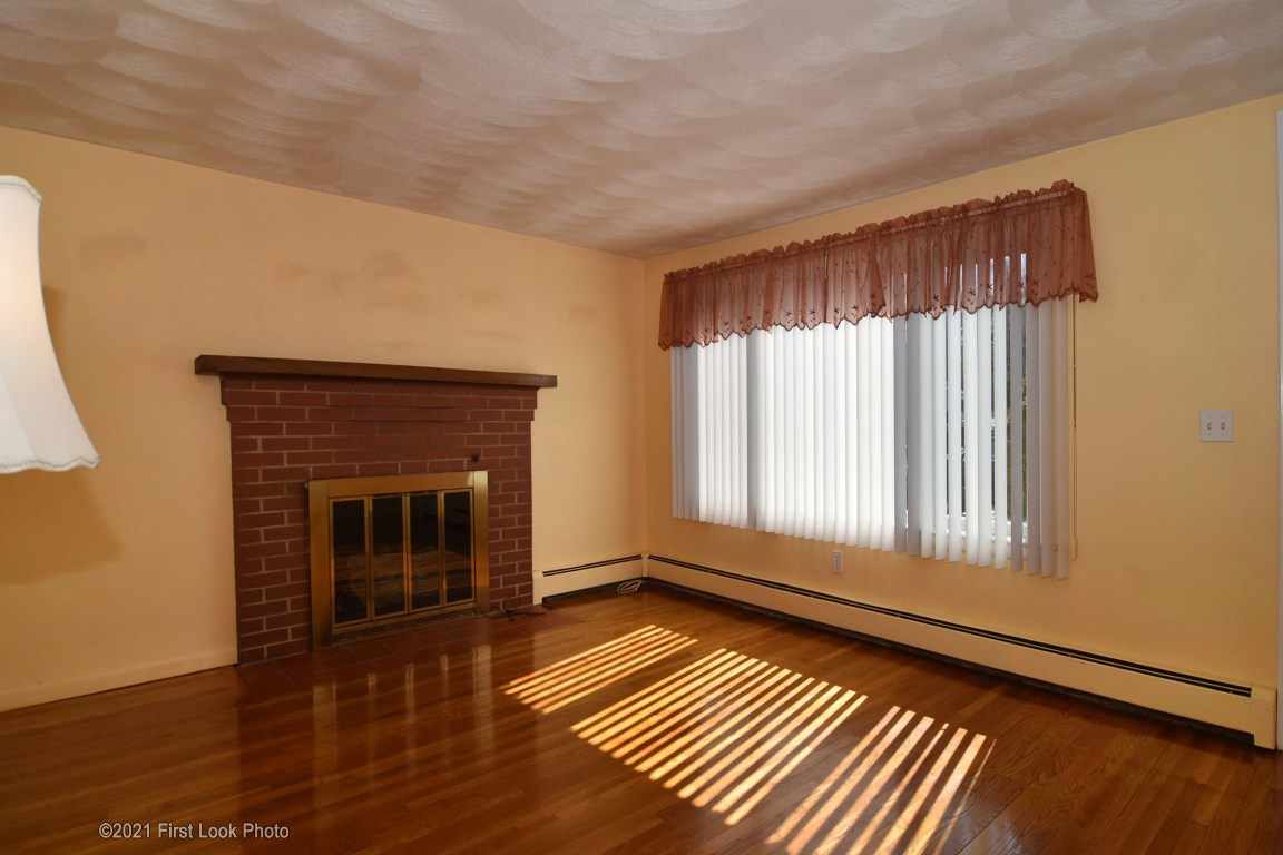 8 Ewing Road North Kingstown, RI 02852 - Photo 2 of 40 Gallery Image 2