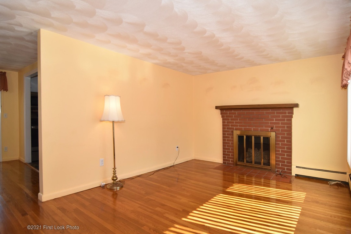 8 Ewing Road North Kingstown, RI 02852 - Photo 4 of 40 Gallery Image 4