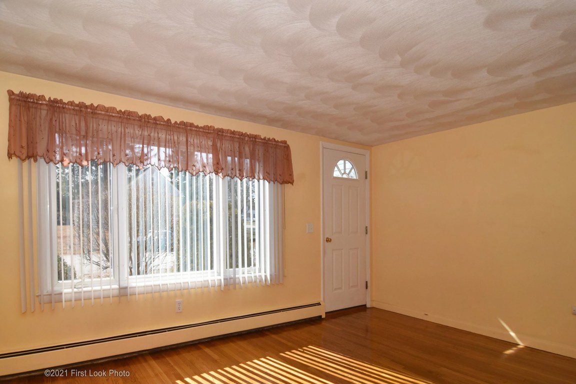 8 Ewing Road North Kingstown, RI 02852 - Photo 5 of 40 Gallery Image 5