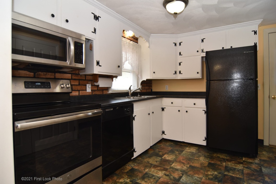 8 Ewing Road North Kingstown, RI 02852 - Photo 7 of 40 Gallery Image 7