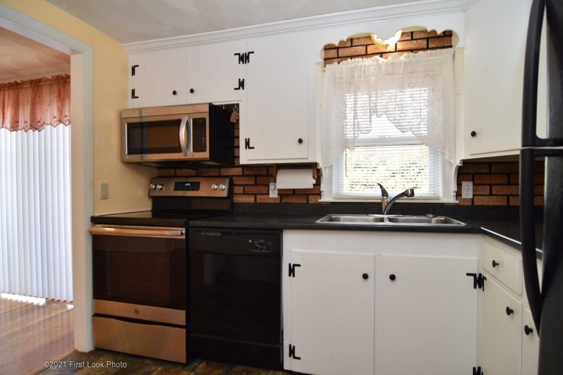 8 Ewing Road North Kingstown, RI 02852 - Photo 8 of 40 Gallery Image 8