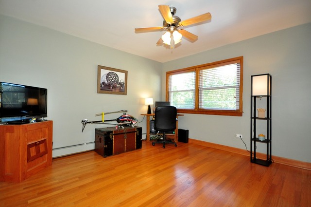 50 West Avenue, Unit 2N Riverside, IL 60546 - Photo 14 of 18 a view of a livingroom with workspace and a window