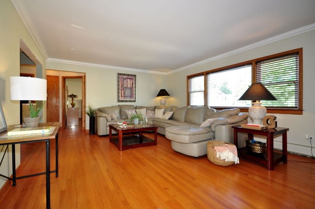 50 West Avenue, Unit 2N Riverside, IL 60546 - Photo 3 of 18 a living room with furniture and a wooden floor