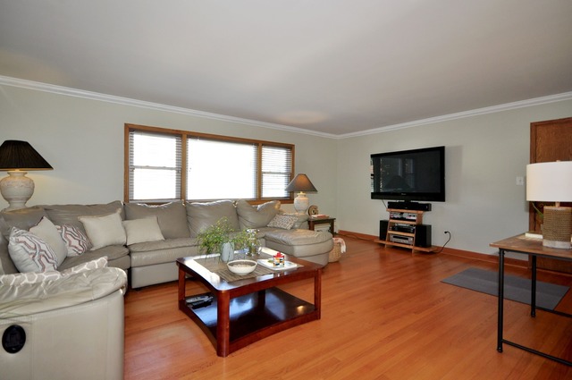 50 West Avenue, Unit 2N Riverside, IL 60546 - Photo 5 of 18 a living room with furniture and a flat screen tv