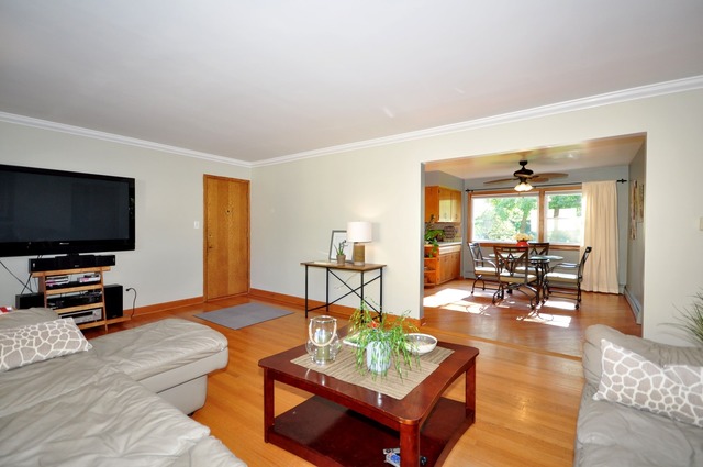 50 West Avenue, Unit 2N Riverside, IL 60546 - Photo 6 of 18 a living room with furniture and a flat screen tv