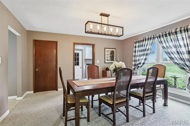 $425,000 | 19414 East Frontage Road, Raymond, IL 62560