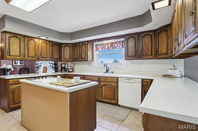 $425,000 | 19414 East Frontage Road, Raymond, IL 62560