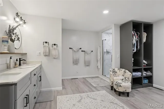 $425,000 | 19414 East Frontage Road, Raymond, IL 62560