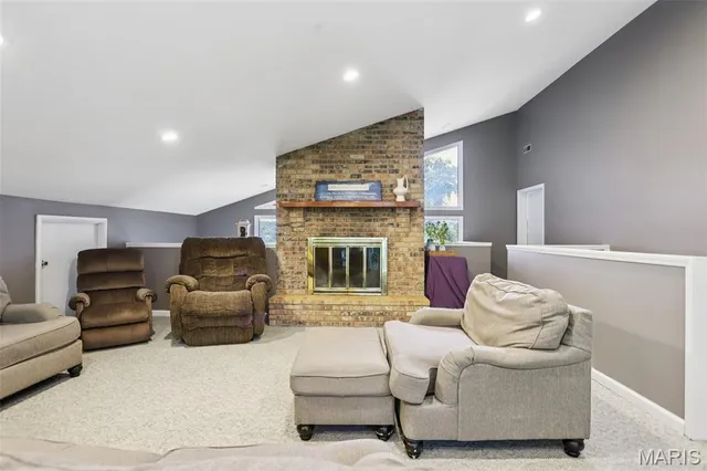 $425,000 | 19414 East Frontage Road, Raymond, IL 62560