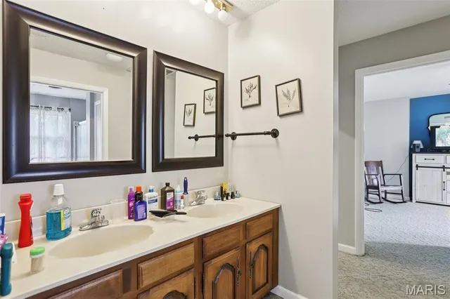 $425,000 | 19414 East Frontage Road, Raymond, IL 62560