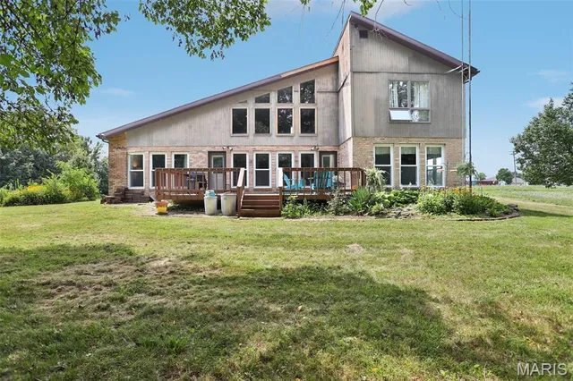 $425,000 | 19414 East Frontage Road, Raymond, IL 62560