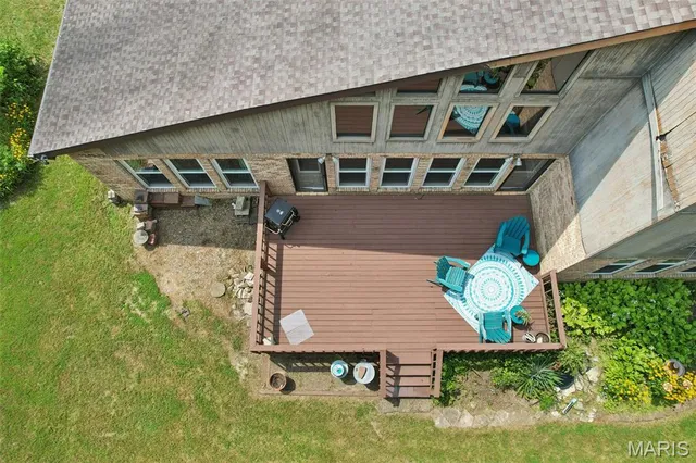 $425,000 | 19414 East Frontage Road, Raymond, IL 62560