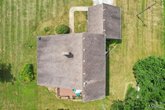 $425,000 | 19414 East Frontage Road, Raymond, IL 62560