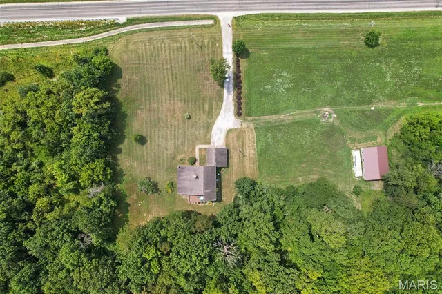 $425,000 | 19414 East Frontage Road, Raymond, IL 62560