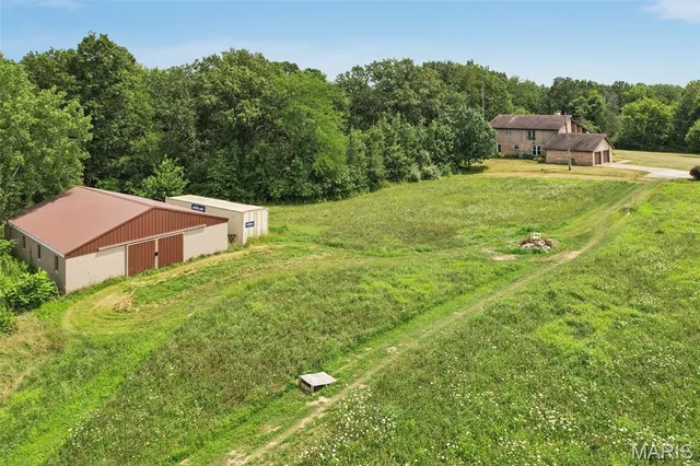 $425,000 | 19414 East Frontage Road, Raymond, IL 62560