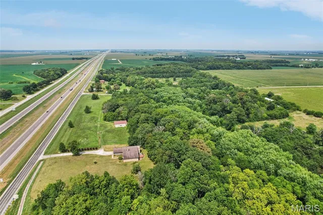 $425,000 | 19414 East Frontage Road, Raymond, IL 62560