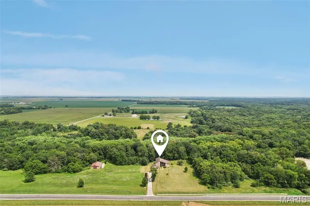 $425,000 | 19414 East Frontage Road, Raymond, IL 62560