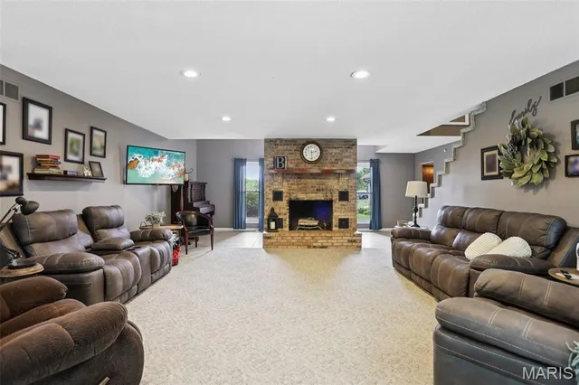 $425,000 | 19414 East Frontage Road, Raymond, IL 62560