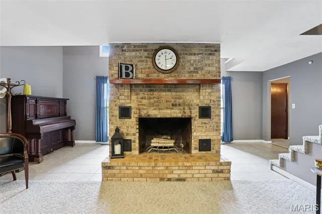 $425,000 | 19414 East Frontage Road, Raymond, IL 62560