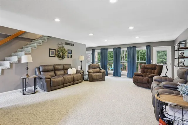 $425,000 | 19414 East Frontage Road, Raymond, IL 62560