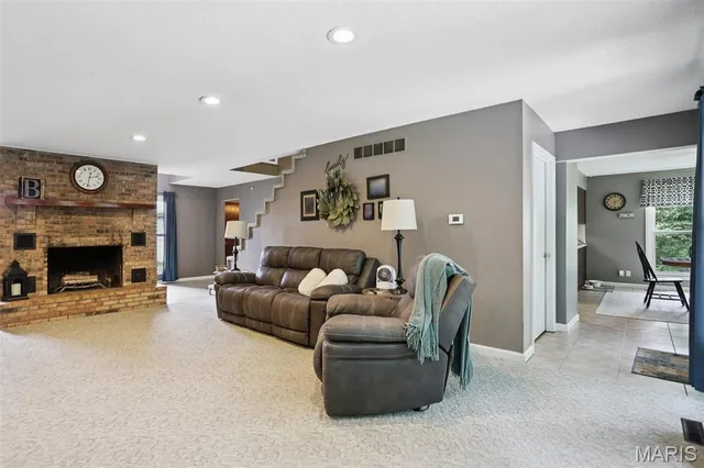 $425,000 | 19414 East Frontage Road, Raymond, IL 62560