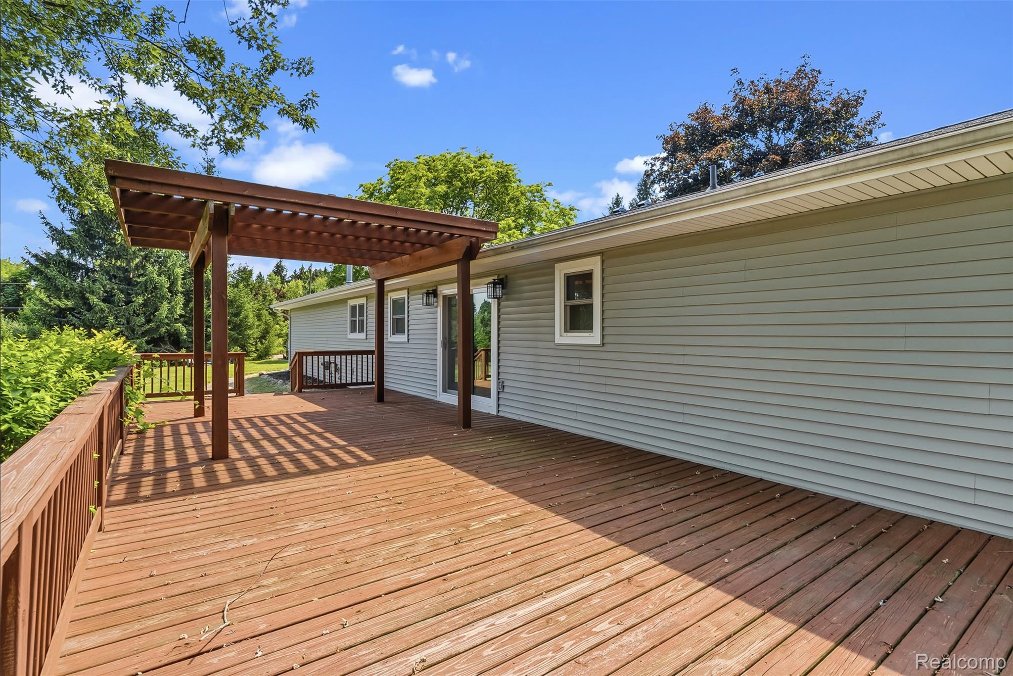 9200 Hickory Ridge Road Holly, MI 48442 - Photo 30 of 33 Deck
