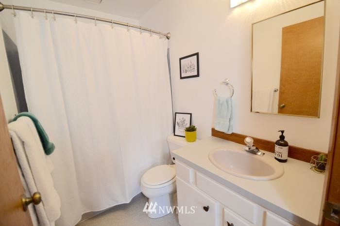 20829 Pugh Road Northeast Poulsbo, WA 98370 - Photo 11 of 25 Gallery Image 11