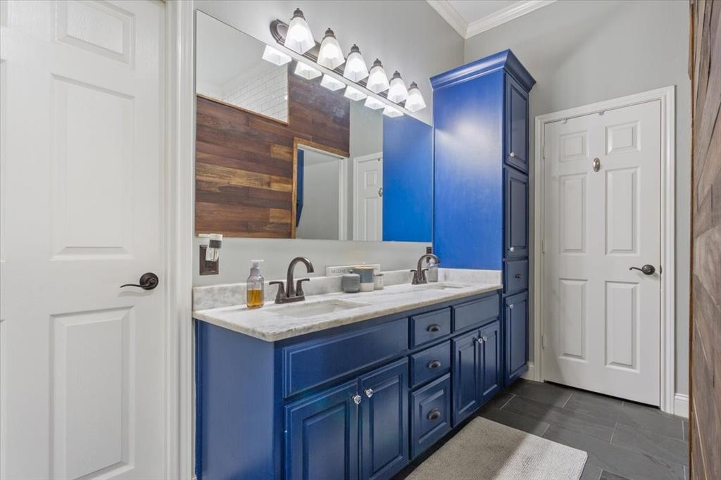 5616 Landsdown Drive Waco, TX 76708 - Photo 16 of 33 a bathroom with a sink and a mirror
