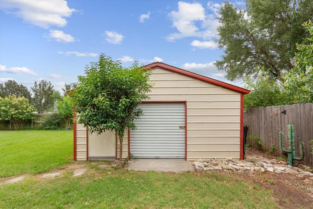 5616 Landsdown Drive Waco, TX 76708 - Photo 32 of 33 a backyard of a house with lots of green space