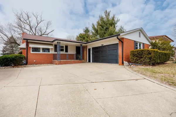 $235,000 | 813 Highpoint Road, Normal, IL 61761