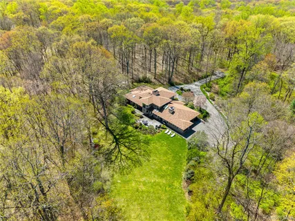 $1,899,000 | 60 Old Aspetong Road, Katonah, NY 10536