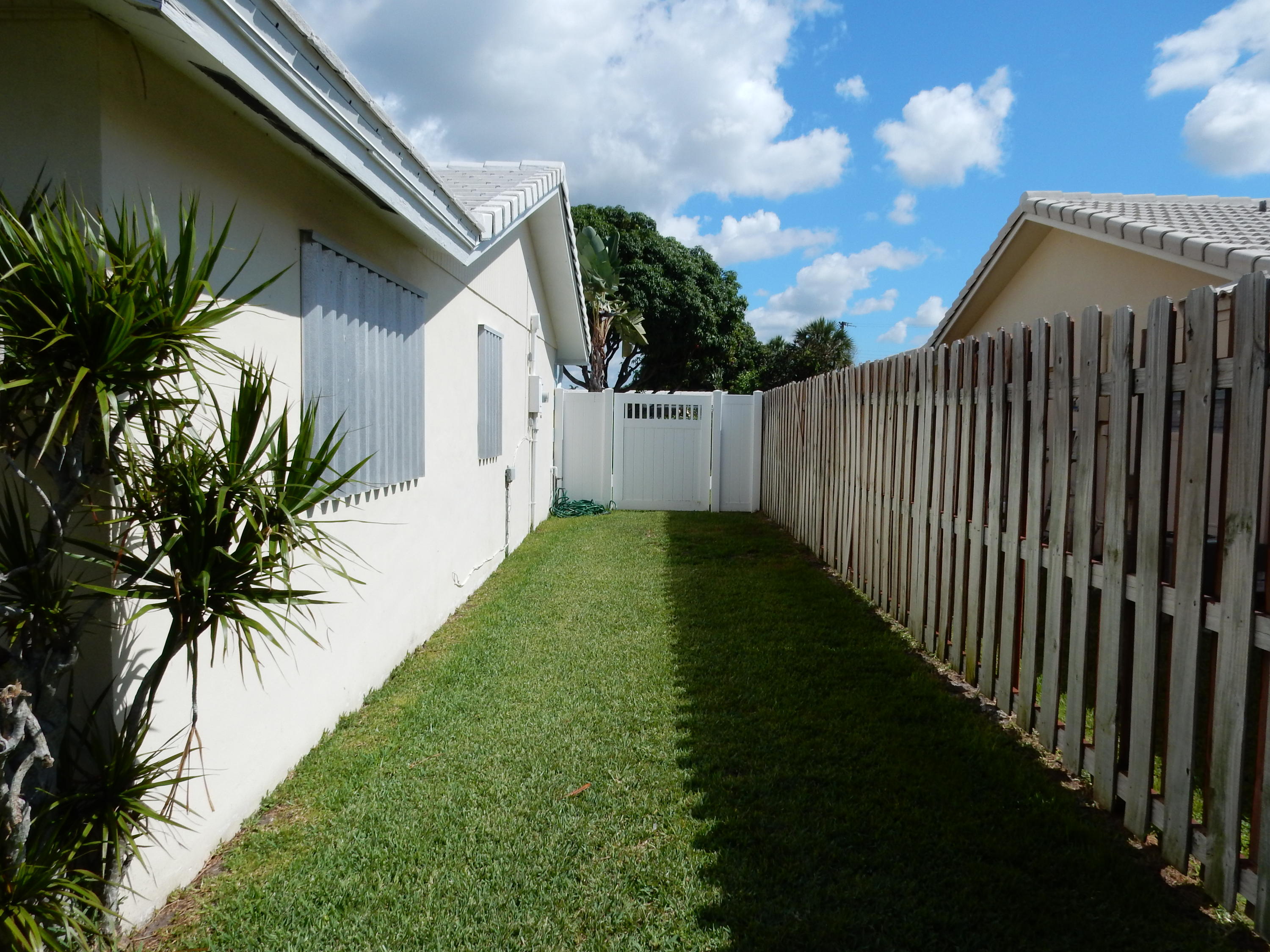1398 Southwest 13th Drive Boca Raton, FL 33486 - Photo 22 of 23 Room for small boat on side!