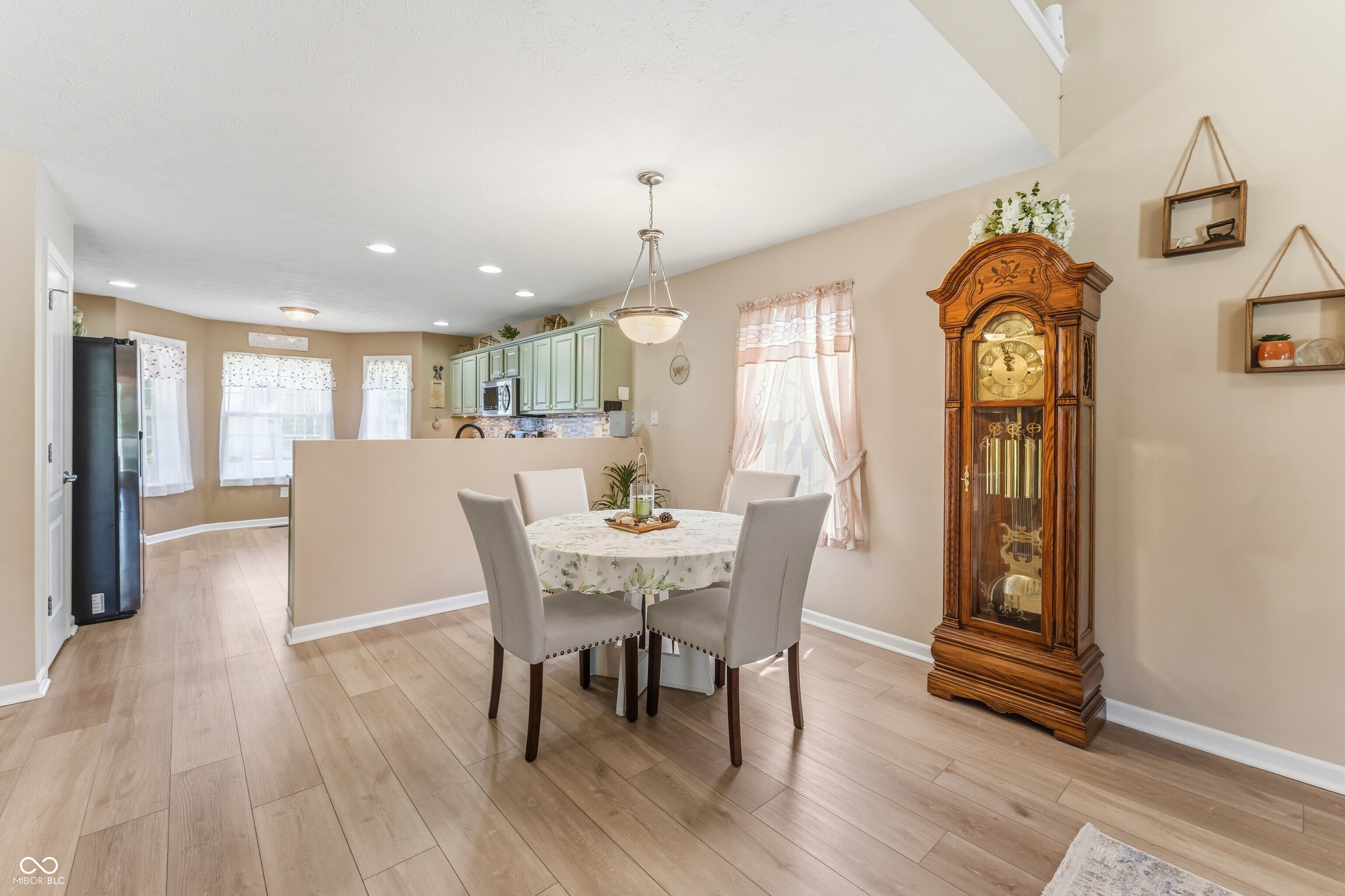 6075 Prairie Stream Way Columbus, IN 47203 - Photo 11 of 35