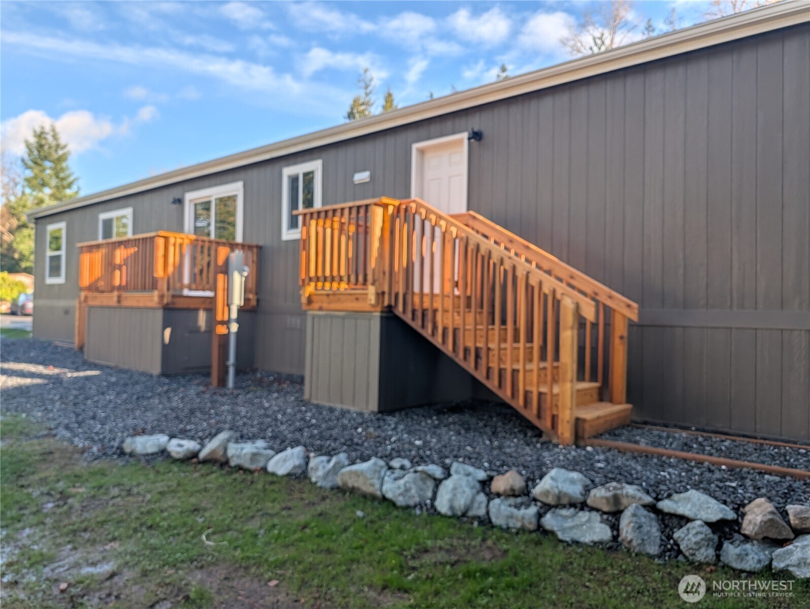 4000 Flynn Street, Unit 33 Bellingham, WA 98229 - Photo 15 of 15 a backyard of a house with wooden deck
