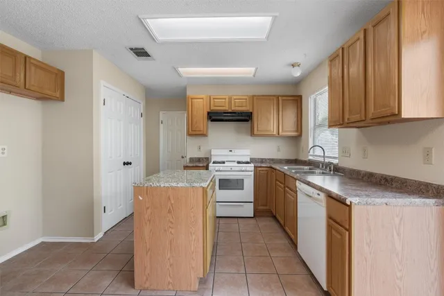 $1,900 | 716 Camp Fire Trail, Pflugerville, TX 78660