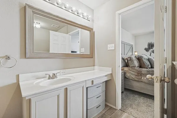 a en suite bathroom with a sink and a mirror