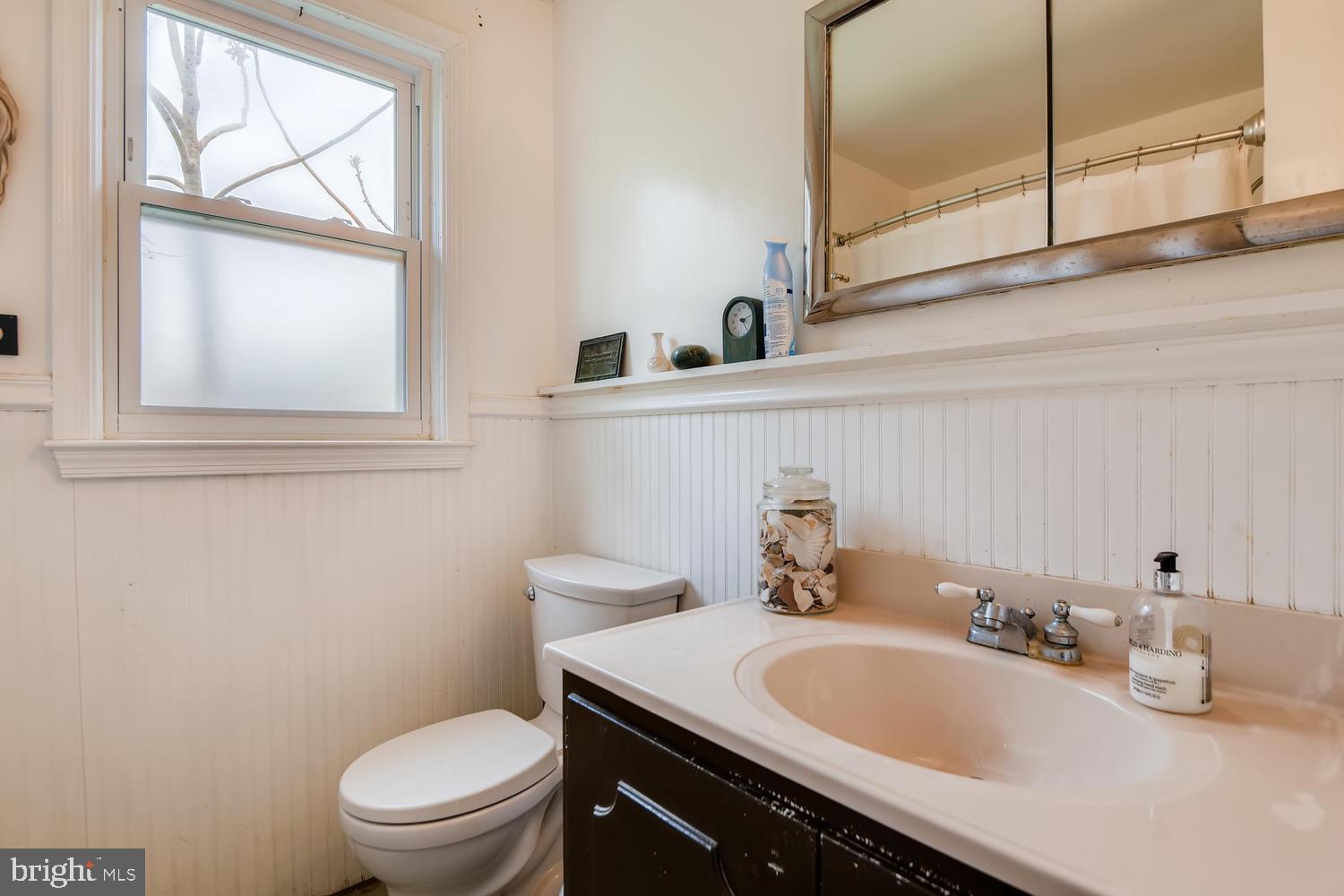 1931 Beverly Road Baltimore, MD 21228 - Photo 15 of 25 Full Hallway Bathroom