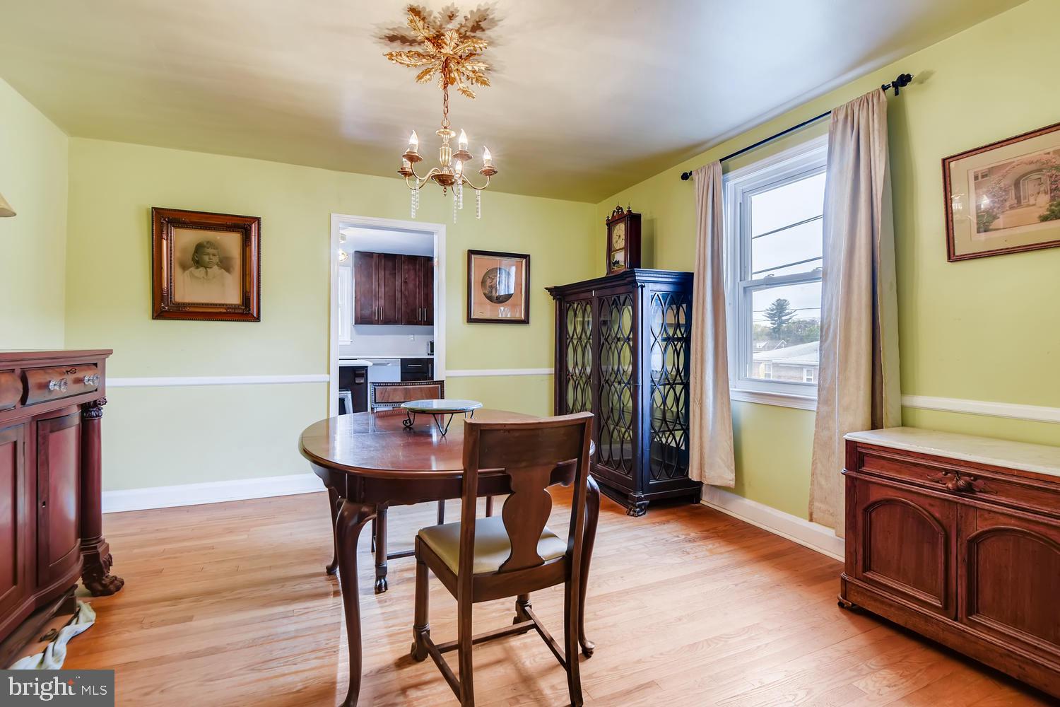1931 Beverly Road Baltimore, MD 21228 - Photo 7 of 25 Dining Room