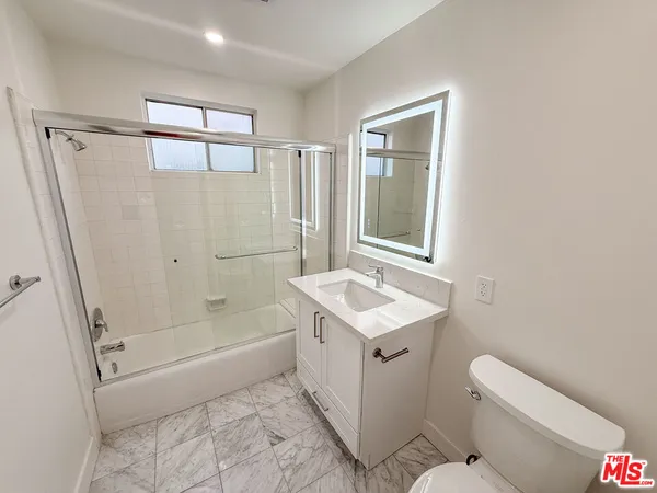 $3,695 | 1117 South Bedford Street, Unit 101, Los Angeles, CA 90035