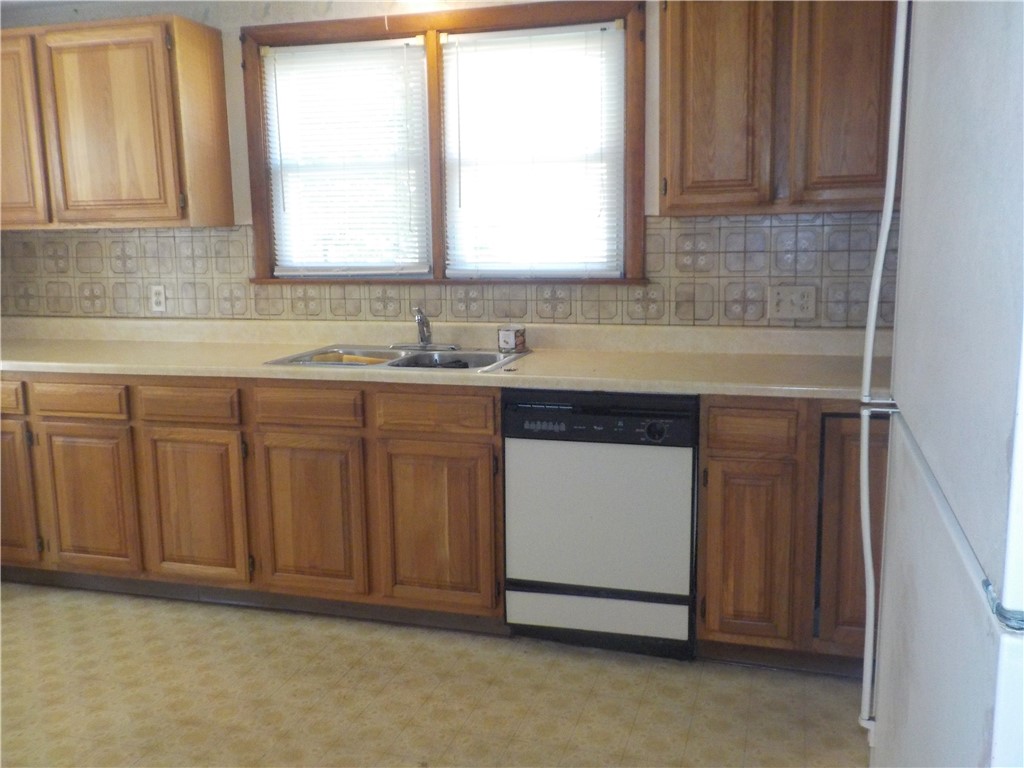 325 Morin Street Woonsocket, RI 02895 - Photo 7 of 14
