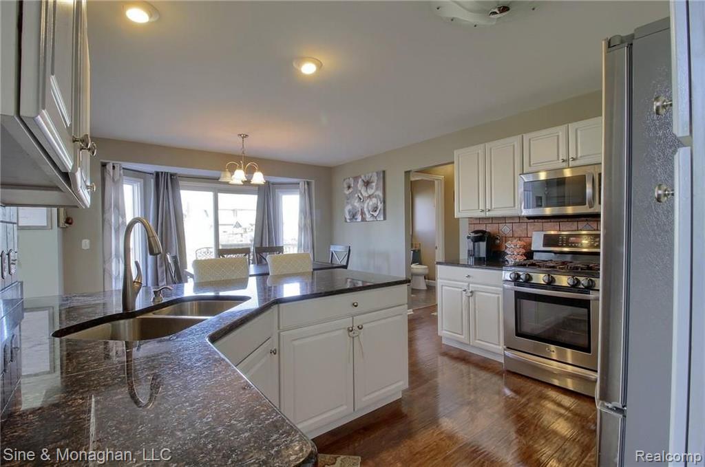 52075 Lillian Road Chesterfield, MI 48047 - Photo 9 of 34