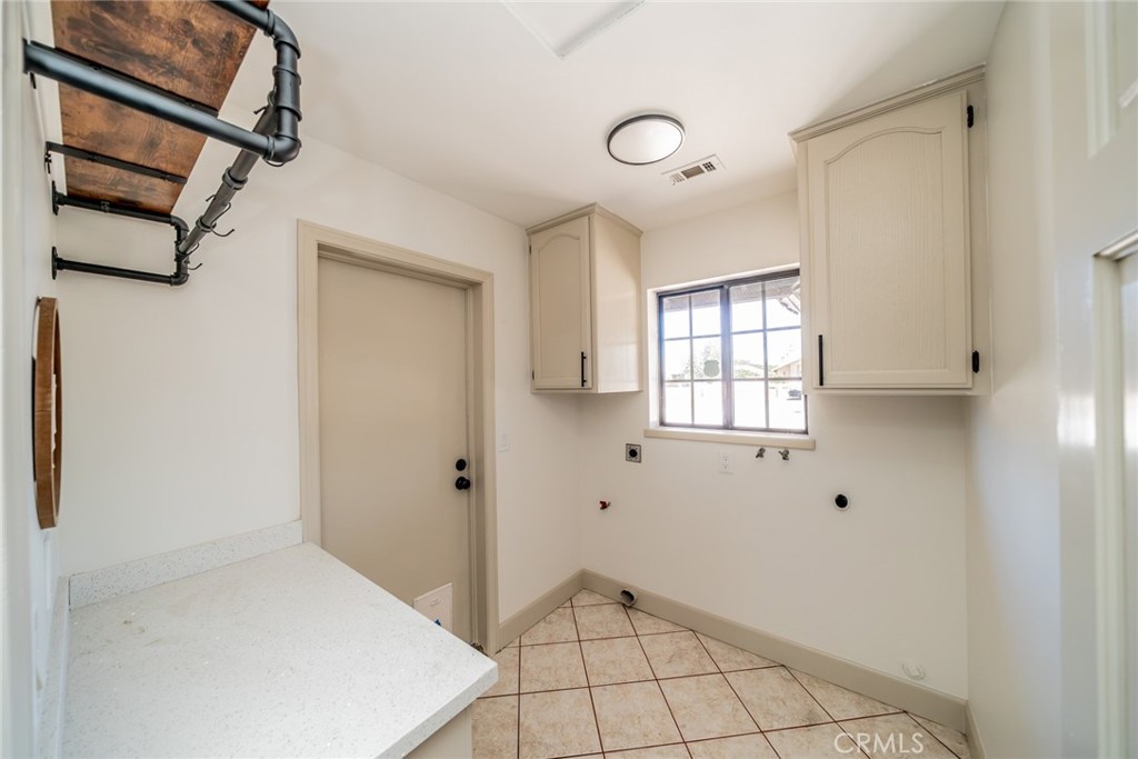13786 Crow Road Apple Valley, CA 92307 - Photo 24 of 59 13786 Crow Rd Nugent Group Landry room