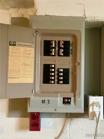 $163,900 | 105 Old Lyme Drive, Unit 3, Amherst, NY 14221