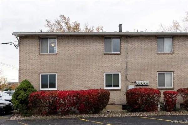 $155,900 | 105 Old Lyme Drive, Unit 3, Amherst, NY 14221